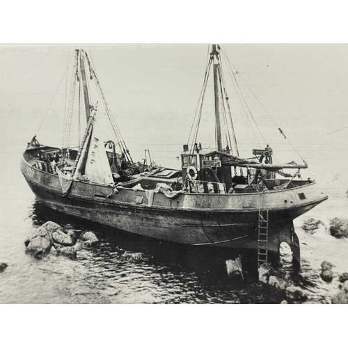 160 - Shipwreck Photographs The Lizard, Mullion, Porthallow &c. &c. Gibson postcard showing the barque 'Gl... 