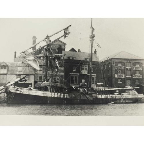 165 - Shipwreck Photograph The Dorest Coast A large collection in one folder of mostly later prints, wreck... 