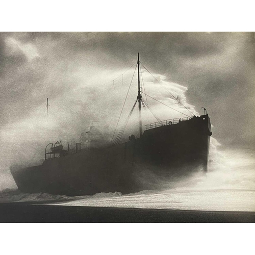 176 - Shipwreck Photographs The Gibsons of the Scilly Islands. Five large photographs Showing two views of... 