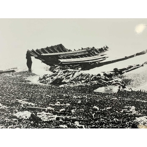 188 - Shipwreck Photographs A large collection of modern reprints Approximately a hundred photographs on 1... 