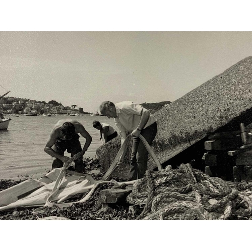 199 - Shipwreck Photographs Wreck Artefacts Mary Rose being raised by crane, inscription and signed Richar... 