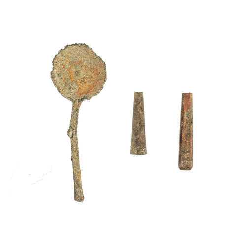 28 - The Dutch VOC Campen, lost on the Needles Rocks, Isle of Wight, 1627; A Pewter spoon and two wooden ... 