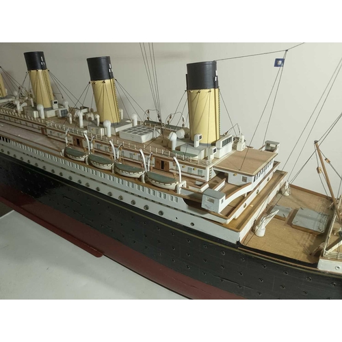 109 - A model of the RMS Titanic A fine reproduction of the world's most famous liner, the decking with fi... 