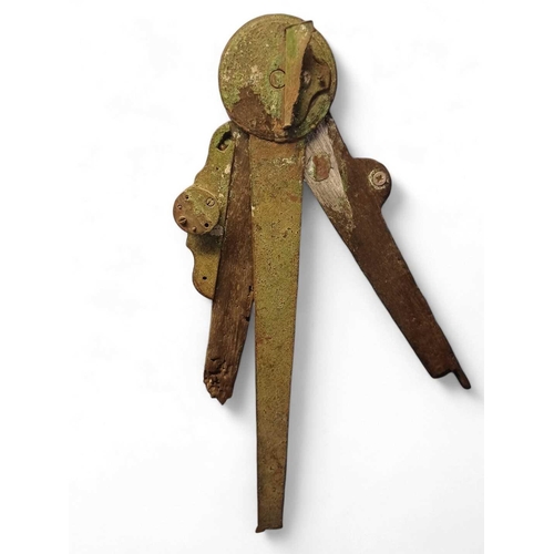 536 - HM Men O' War Eagle and Romney, wrecked off the Western Isles, Isles of Scilly, 1707 An octant arm, ... 