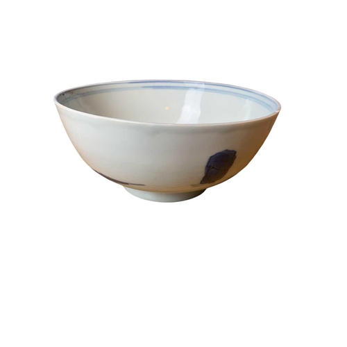 652 - The Nanking cargo and the shipwreck of the Geldermalsen. A Chinese blue and white bowl, Qianlong per... 