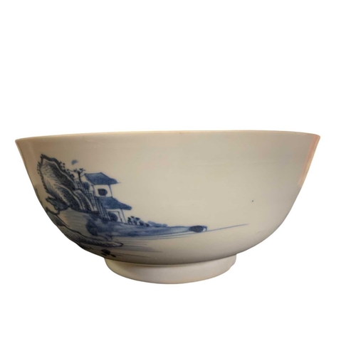 660 - The Nanking cargo and the shipwreck of the Geldermalsen. A Chinese blue and white porcelain bowl, Qi... 