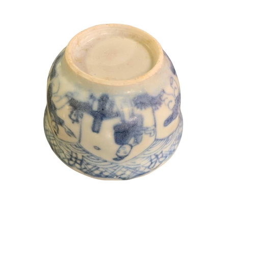 664 - The Nanking cargo and the shipwreck of the Geldermalsen. A Chinese blue and white porcelain cup and ... 