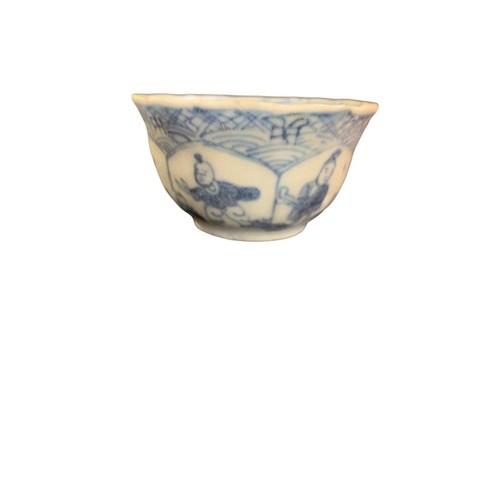 664 - The Nanking cargo and the shipwreck of the Geldermalsen. A Chinese blue and white porcelain cup and ... 