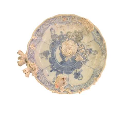 664 - The Nanking cargo and the shipwreck of the Geldermalsen. A Chinese blue and white porcelain cup and ... 