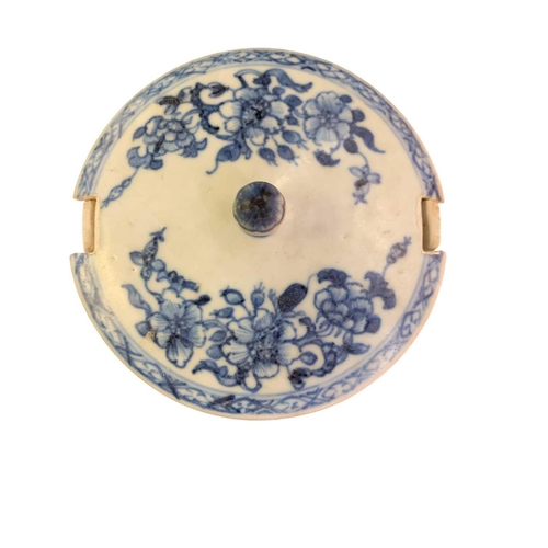 665 - The Nanking cargo and the shipwreck of the Geldermalsen. A Chinese blue and white porcelain butter d... 