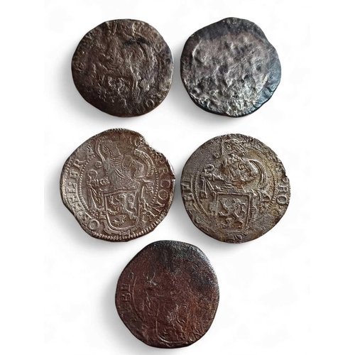 691 - Dutch East India Company 'Campen', 1627. Five various Lion daalder wreck coins. In well worn excavat... 