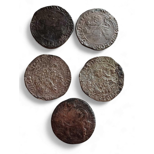 692 - Dutch East India Company 'Campen', 1627. Five various Lion daalder wreck coins. In well worn sea exc... 