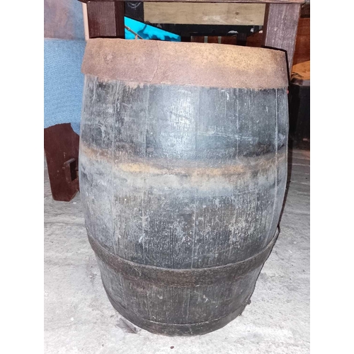 825 - Two wooden barrels Used in the Museum's Shackleton Exhibition Approximately 34cm and 52cm height, 35... 