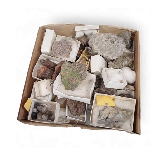 850 - A collection of mineral specimens A multitude of specimens in three crates. (Q)