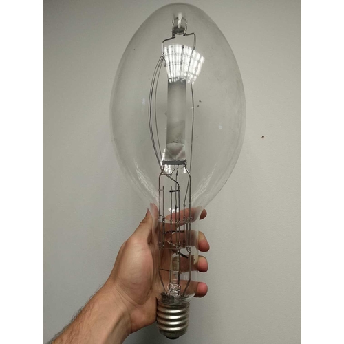 858 - A 3500w lighthouse bulbs by Thorn EMI Together with another Thorn 1000W bulb and four other smaller ... 