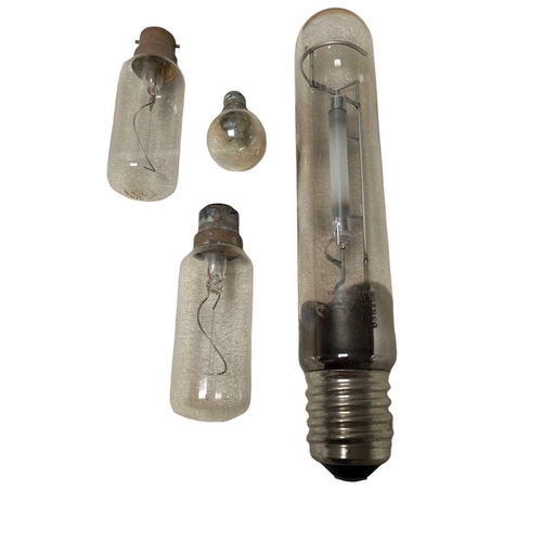 858 - A 3500w lighthouse bulbs by Thorn EMI Together with another Thorn 1000W bulb and four other smaller ... 