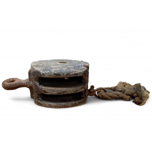 876 - Rigging Wooden dead-eye diameter 27cm, metal plate, heavily corroded, 24cm x 28cm; wooden block with... 