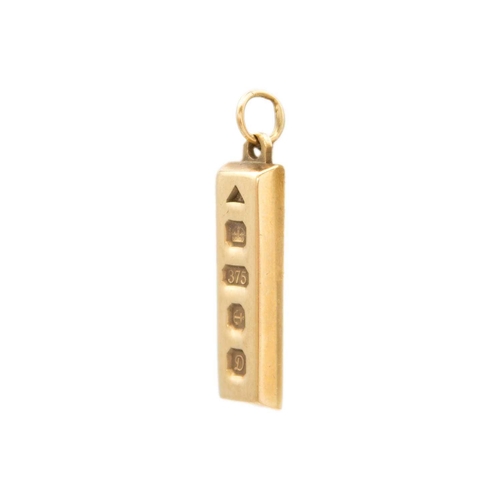 103 - A small 9ct hallmarked gold ingot pendant. Length 23mm, 4.1g.