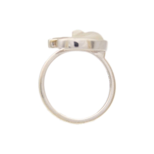 191 - A 9ct white gold 'Man-in -the-Moon' chalcedony ring by Glen Lehrer. The moon is 1.6cm in length and ... 