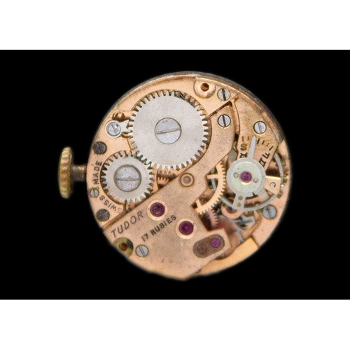 172 - TUDOR - A 9ct cased lady's manual wind wristwatch. With Tudor 17 jewel movement, the Rolex case hall... 