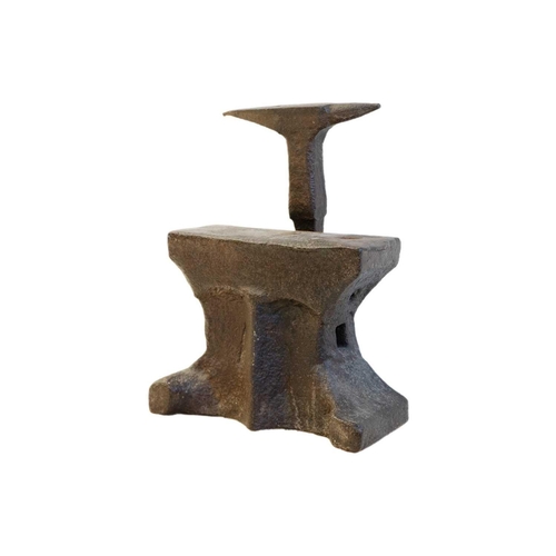 1043 - A cast iron anvil. 16th/17th century, height 22.5cm, together with another smaller anvil (2). Mollie... 