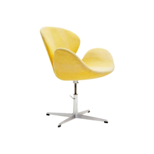 1138 - An Arne Jacobsen (1902-1971) Swan chair. Orange wool upholstery, on a steel and aluminium support, h... 