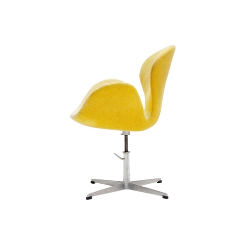 1138 - An Arne Jacobsen (1902-1971) Swan chair. Orange wool upholstery, on a steel and aluminium support, h... 