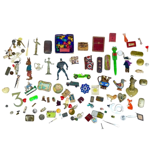 130 - Cabinet of curiosities A selection of various small curiosities including a Vesta case, cigarette li... 