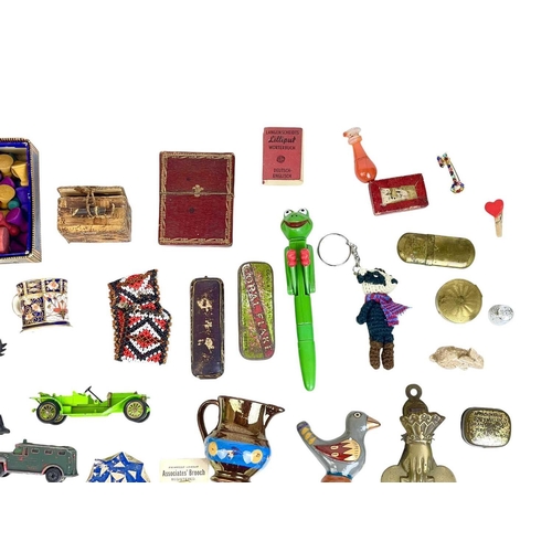 130 - Cabinet of curiosities A selection of various small curiosities including a Vesta case, cigarette li... 