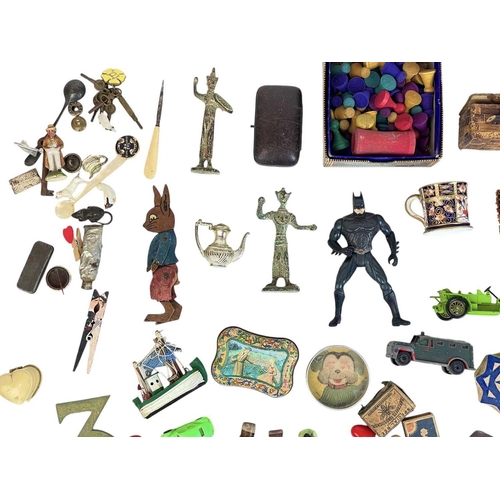 130 - Cabinet of curiosities A selection of various small curiosities including a Vesta case, cigarette li... 