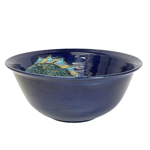 293 - Peter O'Neil a large studio pottery bowl. Decorated to the interior with a fish, diameter 29cm.