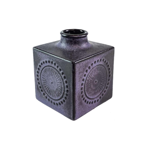 321 - An Upsala-Ekeby ceramic cube vase by Göran Andersson. Height 12cm.