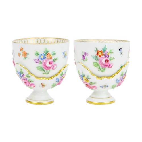 489 - A rare pair of Meissen sake cups on stands. Circa 1880, with applied and painted floral decoration, ... 