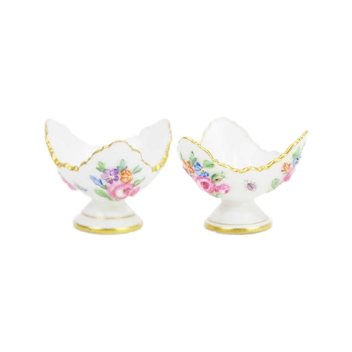 489 - A rare pair of Meissen sake cups on stands. Circa 1880, with applied and painted floral decoration, ... 