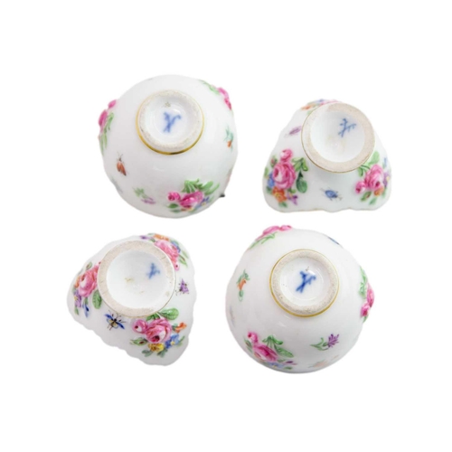 489 - A rare pair of Meissen sake cups on stands. Circa 1880, with applied and painted floral decoration, ... 