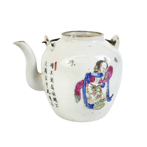 493 - A Chinese porcelain Wu Shuang Pu wine ewer/tea pot. Decorated in famille rose and with extensive cal... 