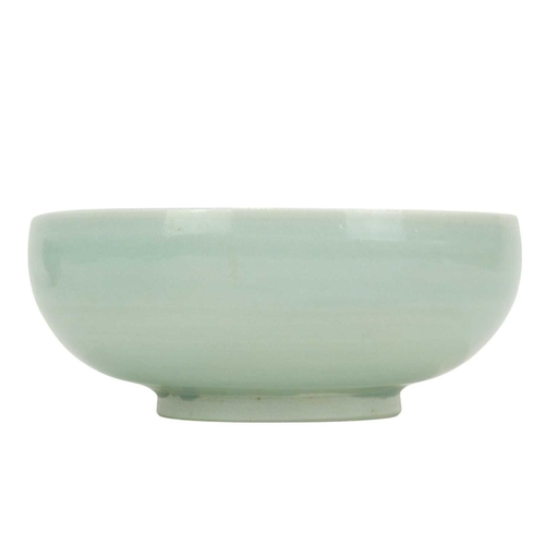 1017 - § Michel FRANCOIS (XX-XXI) Bowl Porcelain, impressed seal to base, diameter 16.5cm.