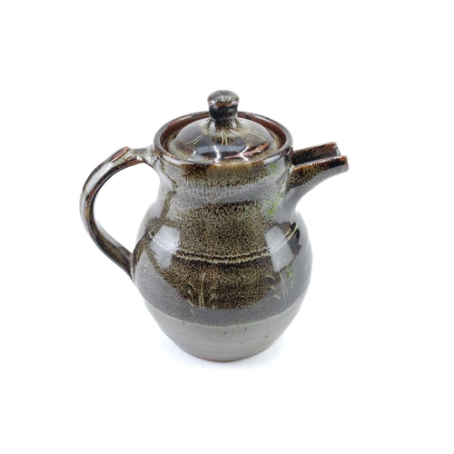 1018 - § Ray FINCH (1914-2012) Coffee Pot Stoneware, height including lid 19cm.