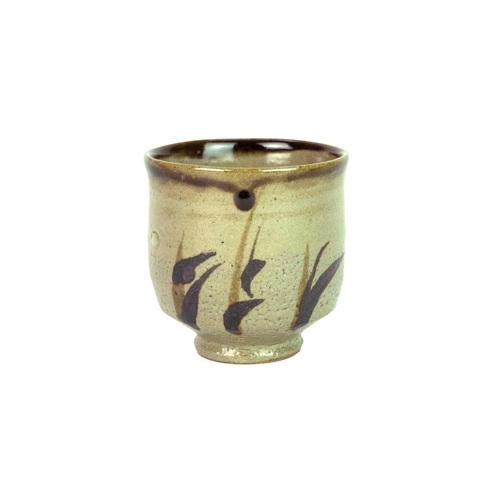 1023 - § Shoji HAMADA (1894-1978) Yunomi Stoneware with grass design, height 8cm. Together with signed wood... 