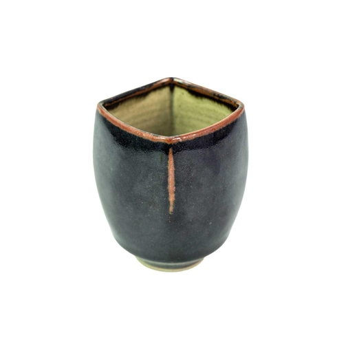 1034 - § Nic HARRISON (1949) Yunomi Stoneware, impressed seal to base, height 10cm.