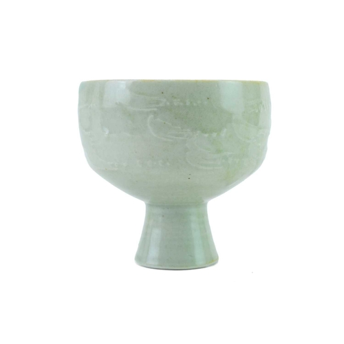 1042 - § David LEACH (1911-2005) Footed Bowl Porcelain, impressed seal to base, height 10cm.