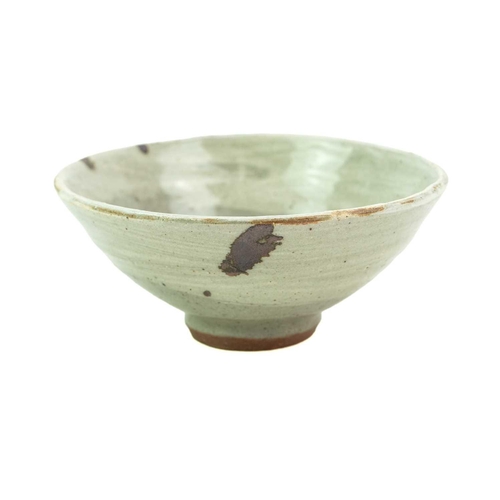 1044 - § Shoji HAMADA (1894-1978) Footed Bowl Stoneware, height 7cm.