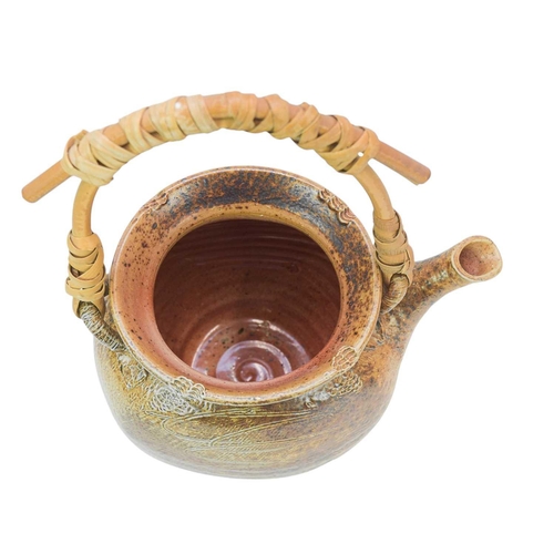 1070 - § Barry HUGGETT (XX-XXI) Teapot Stoneware, impressed seal, height including handle 25cm.