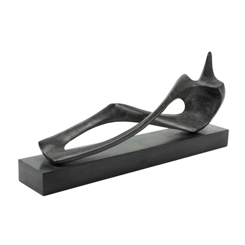 15 - § Stephen CLUTTERBUCK (1932-2021) Reclining Figure, 1995 Polished and patinated resin on slate base,... 