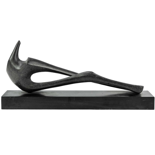 15 - § Stephen CLUTTERBUCK (1932-2021) Reclining Figure, 1995 Polished and patinated resin on slate base,... 