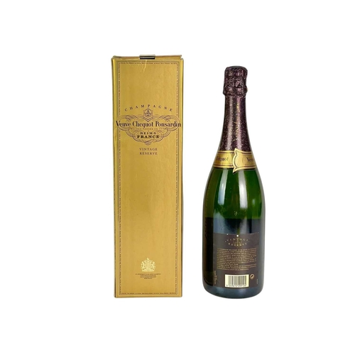 138 - A bottle of Veuve Clicquot Ponsardin 1989 vintage champagne. Boxed.