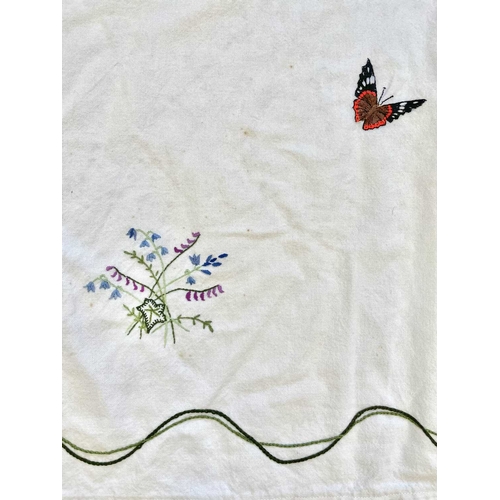 286 - A handsewn and embroidered single quilt with valance. White linen with hand embroidered flowers, wid... 