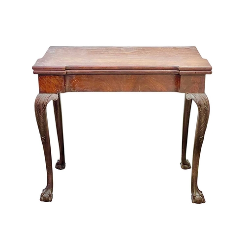 500 - A George III mahogany fold-top tea table. The swivel top was originally supported by a gate leg acti... 