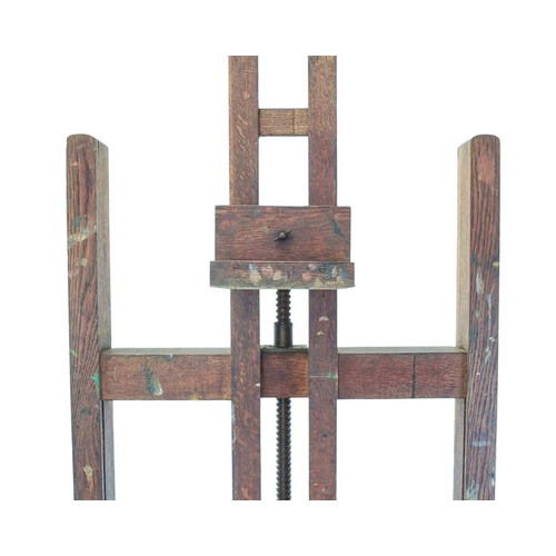 507 - A robust oak artist's easel. Early 20th century, labelled for John B Smith, Hampstead Road, London, ... 