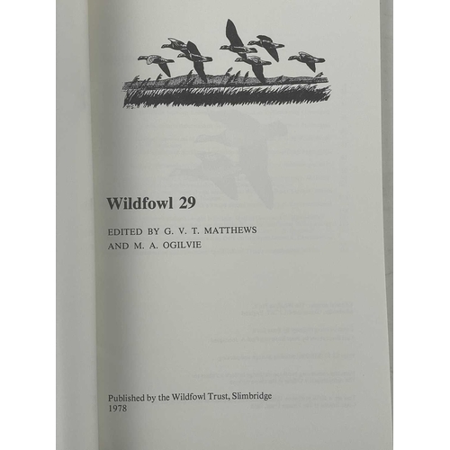 324 - (Ornithology) The Wildfowl Trust A near complete run of annual reports, from 1953 to 1990 Lacking 19... 